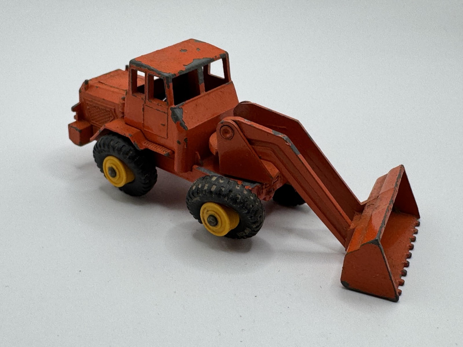 VINTAGE MATCHBOX LESNEY NO.69 TRACTOR SHOVEL DIECAST ORANGE MADE IN ENGLAND