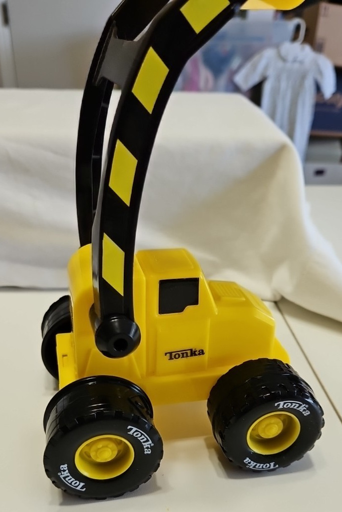 Tonka, 2007, Yellow, Plastic Front End Loader Tractor, Die Cast Red & Dump Truck