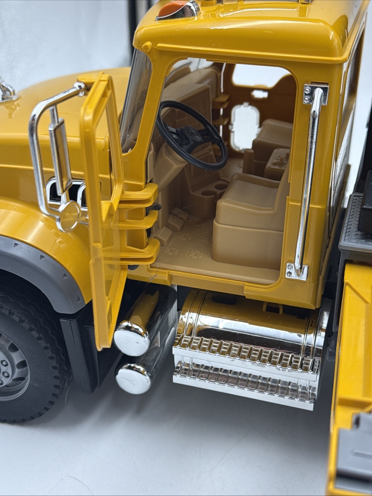 Bruder Mack Granite Liebherr Crane Truck 02818 Yellow 1:16 LTF 1045 Semi-Loader