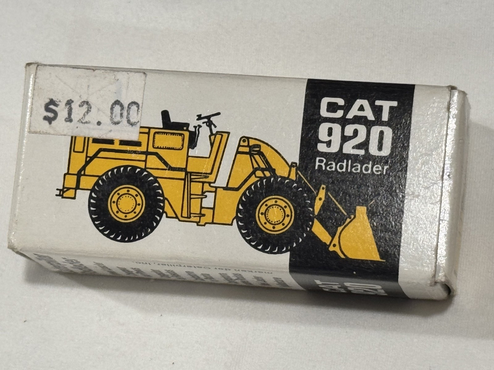 Caterpillar CAT920 Wheel Loader die-cast miniature model Sold by Caterpillar C7