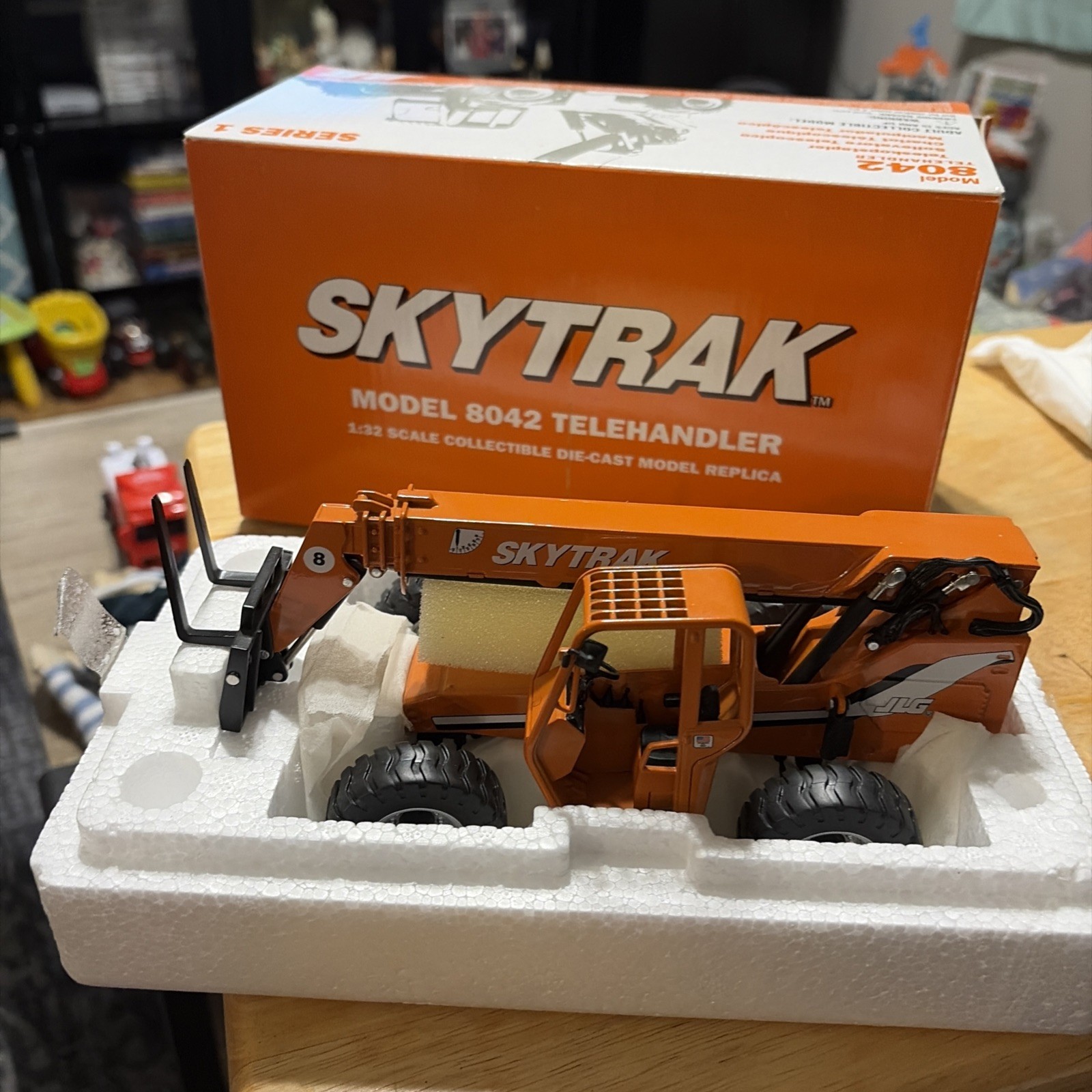 2005 Jlg Gear Skytrak Model 8042 Telehandler 1:32 Die Cast
