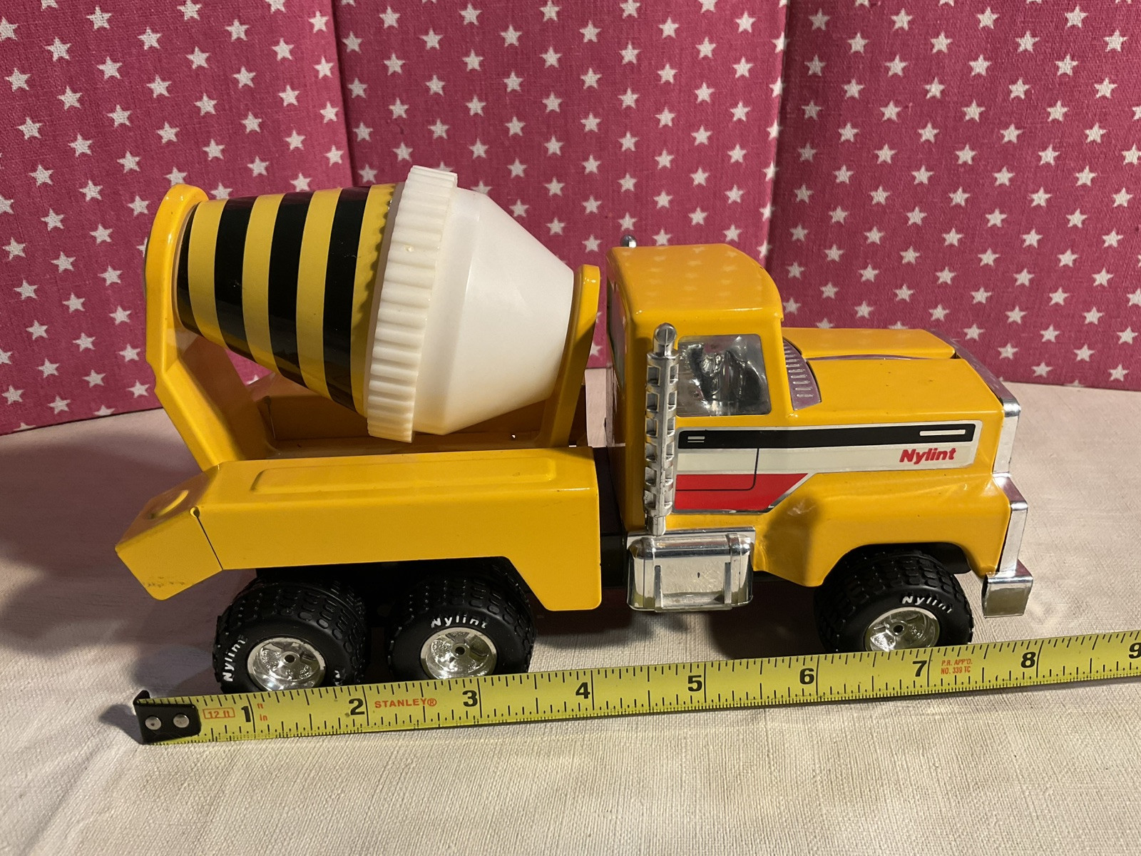 VTG. NYLINT CEMENT MIXER TRUCK, 8 IN. SANDBOX TIME, MADE IN KOREA EUC