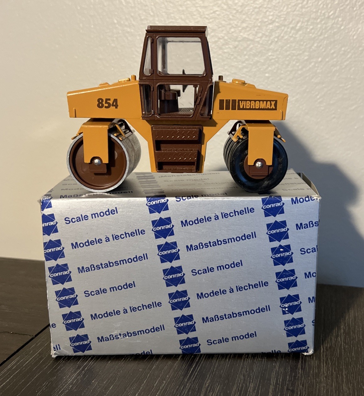 Conrad Germany 1:35 VIBROMAX W 854 ROAD ROLLER Construction Site Vehicle MIB