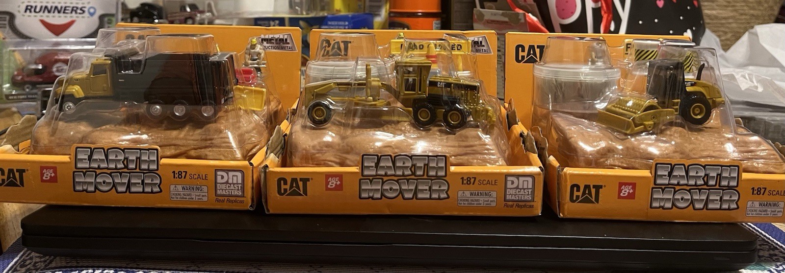 HO SCALE CATERPILLAR EARTH MOVER…1:87 by DIECAST MASTERS….3pc Lot
