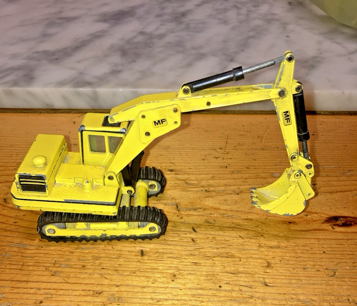 NZG MF450S Massey Ferguson Excavator Track Hoe 1/50 Diecast Replica Model