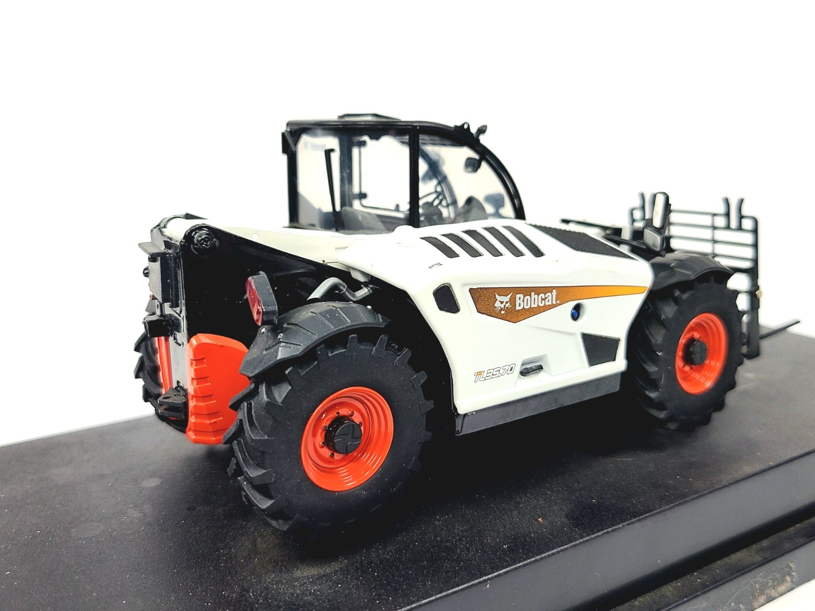 Bobcat TL35.70 Telescopic Handler Universal Hobbies 1:32 Scale #UH5200 No Box