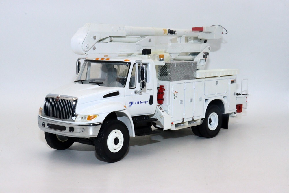 First Gear 1/34 International Durastar Utility Bucket Truck Metal Models