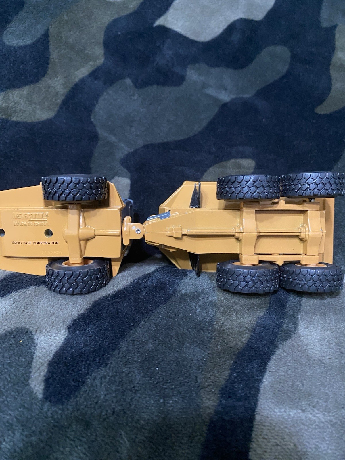 Ertl Case 330 Articulated Dump Truck 1:50 Die Cast Excellent SHAPE