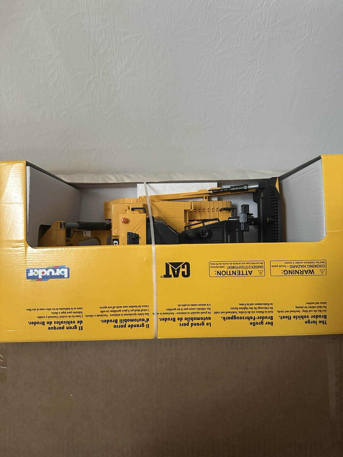 Bruder 1:16 CAT Large Track-Type Tractor Yellow/Black Plastic Unopened Box