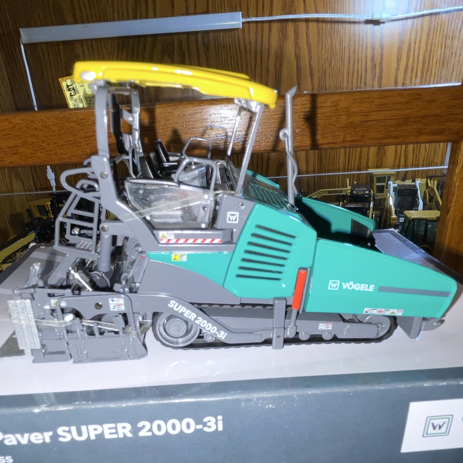 Vögele Super 2000-3i Tracked Paver Highway Class Diecast Model 1:50 Green