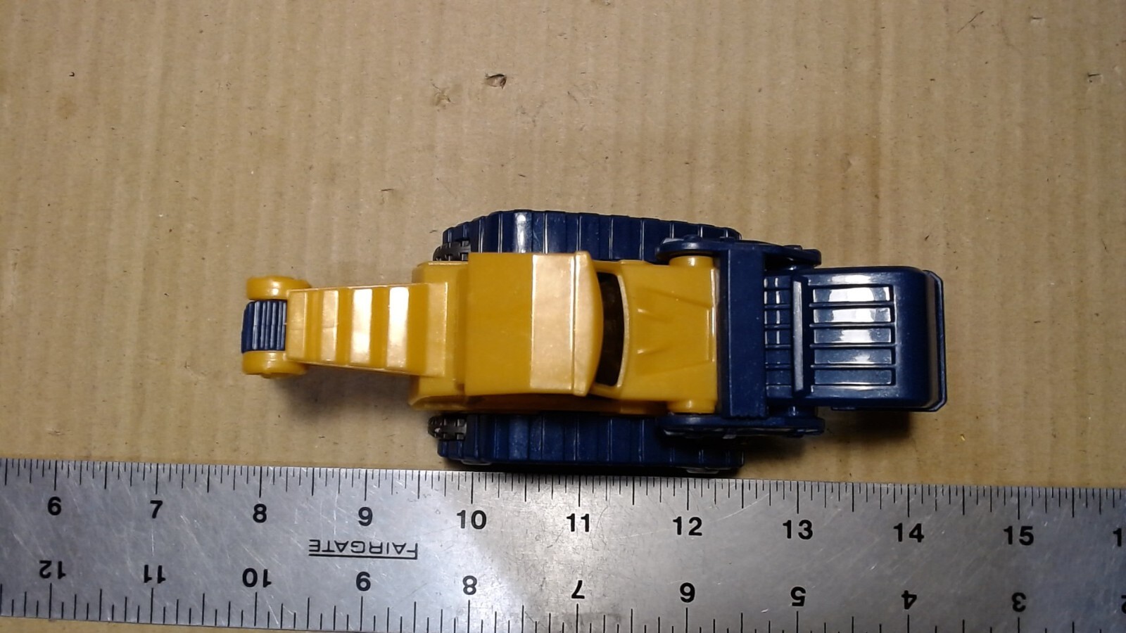 Unbranded Yellow/Blue Construction Vehicle 6″ Long
