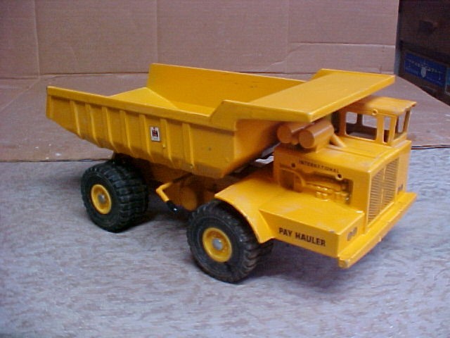 VINTAGE ERTL International Harvester Pay Hauler Toy Dump Truck