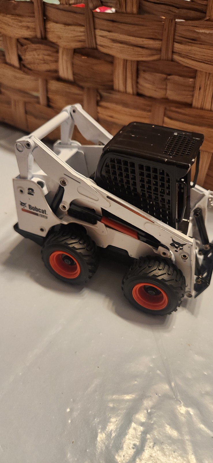 Bobcat S750 Skid-Steer Loader 1:25 Scale Diecast Model No Bucket