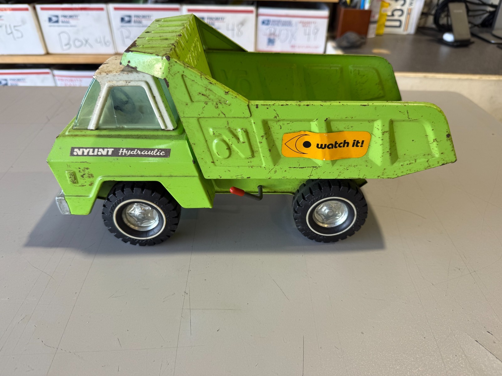 VINTAGE NYLINT HYDRAULIC DUMP TRUCK PRESSED STEEL W/LEVER WORKING CONDITION