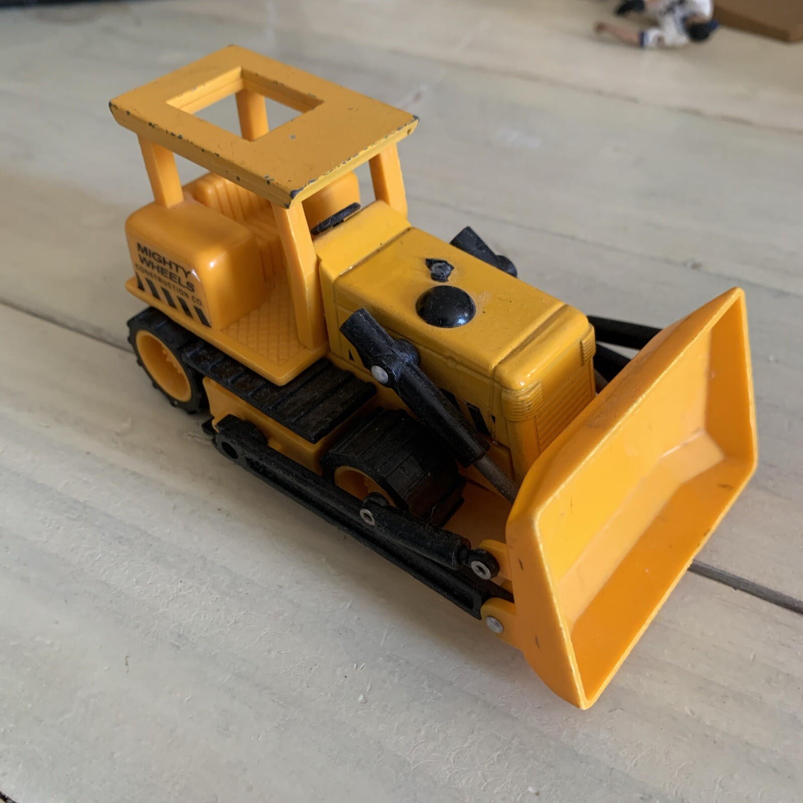 Mighty Wheels Construction Co. Vintage Bulldozer 3217x