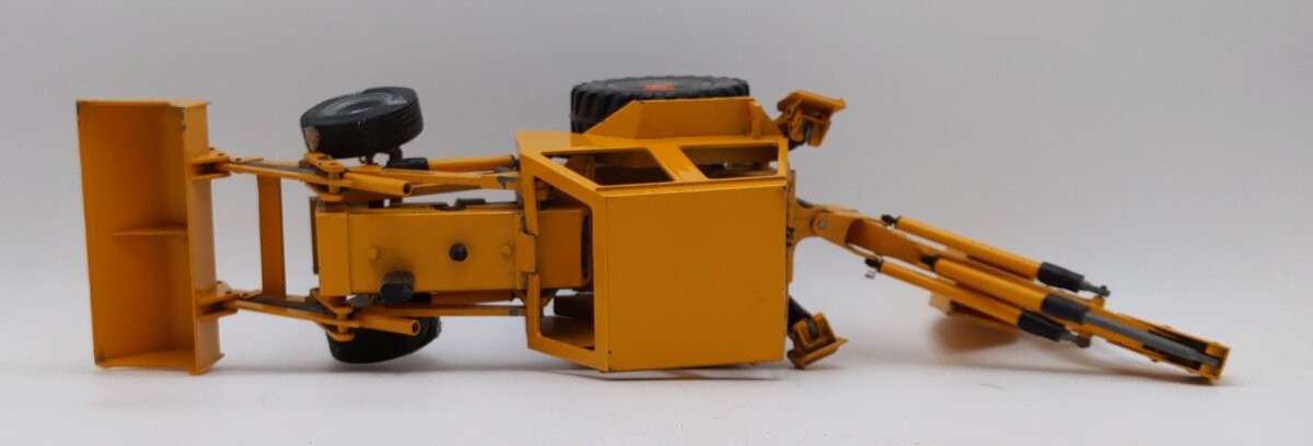 Gescha 1:16 Scale Case 580B Backhoe Loader