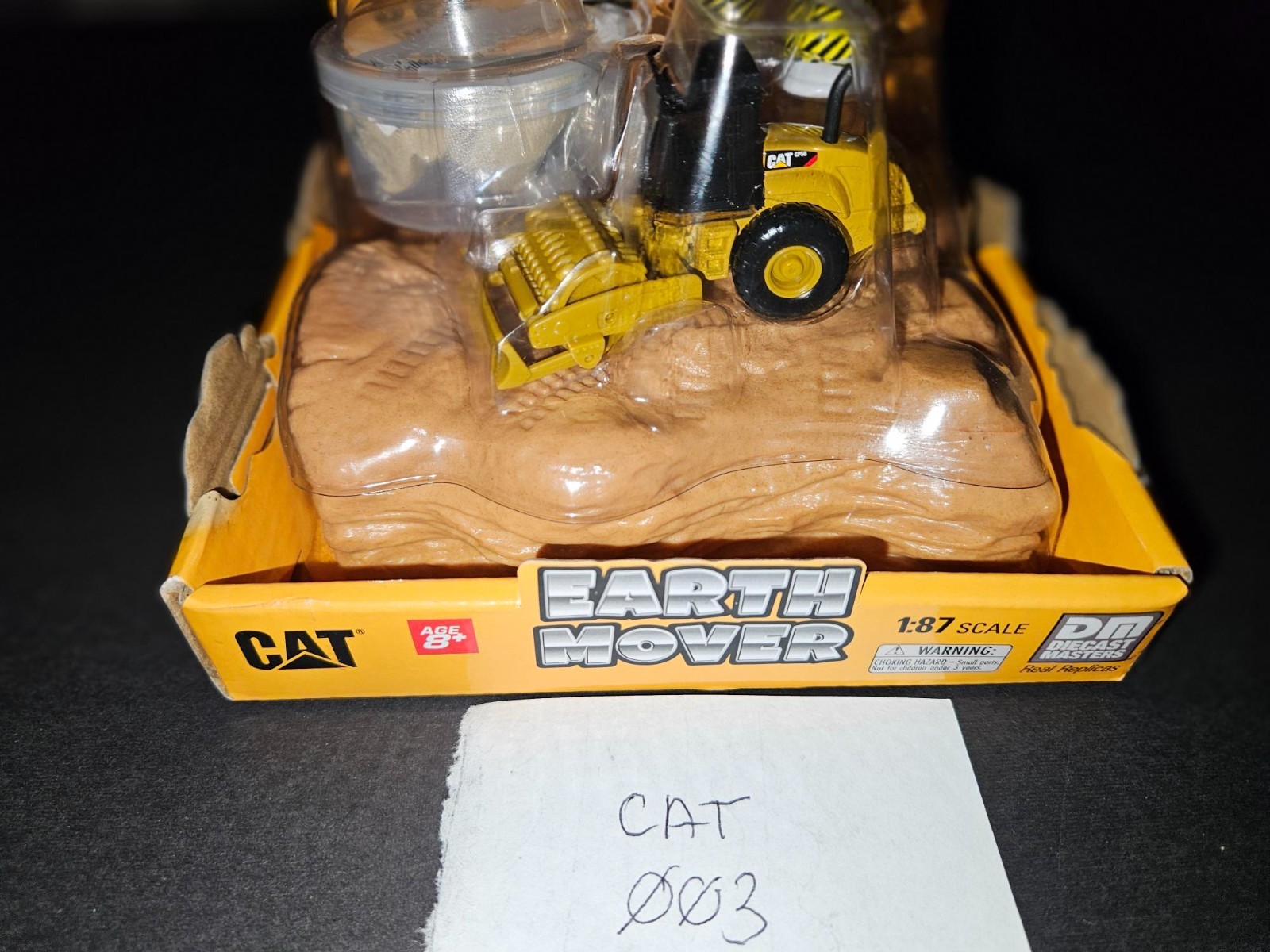 HO SCALE CAT FRONT LOADER CONSTRUCTION SET, NEW, SEE PHOTOS