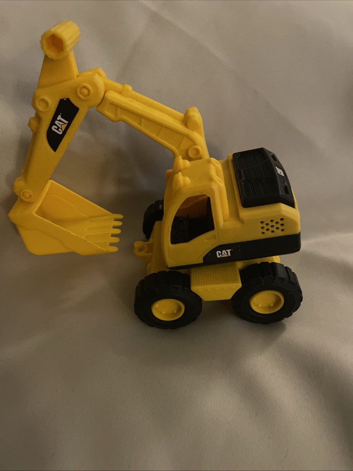 CAT Construction Toy Excavator with Articulated Parts 10 Inch Indoor Outdoor C1