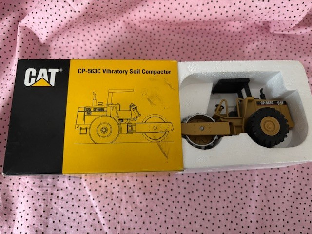 CAT CP-563C Vibratory Soil Compactor Diecast Model #4012 New Free Shipping