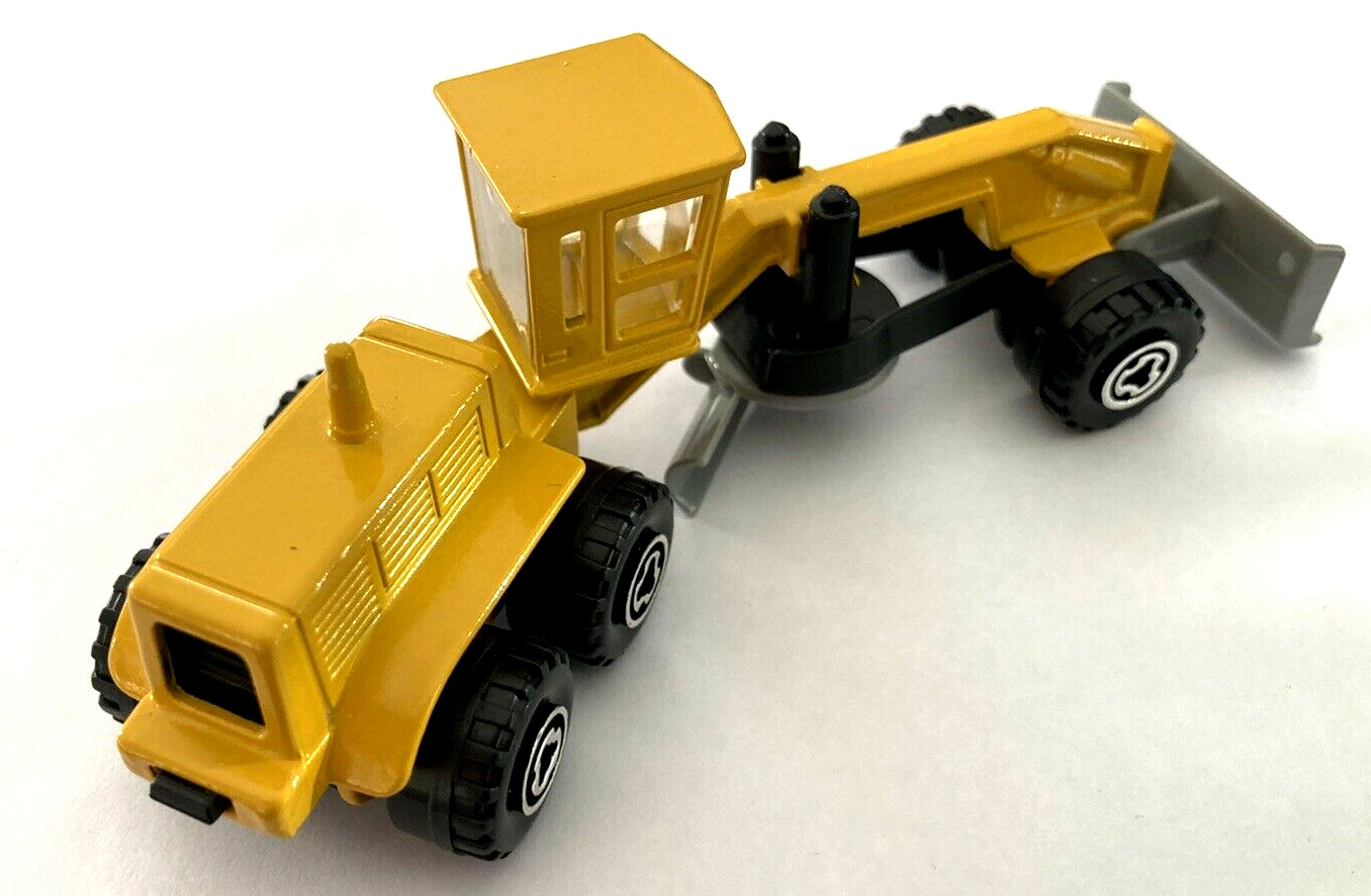 Majorette construction machine no. 321, yellow grader