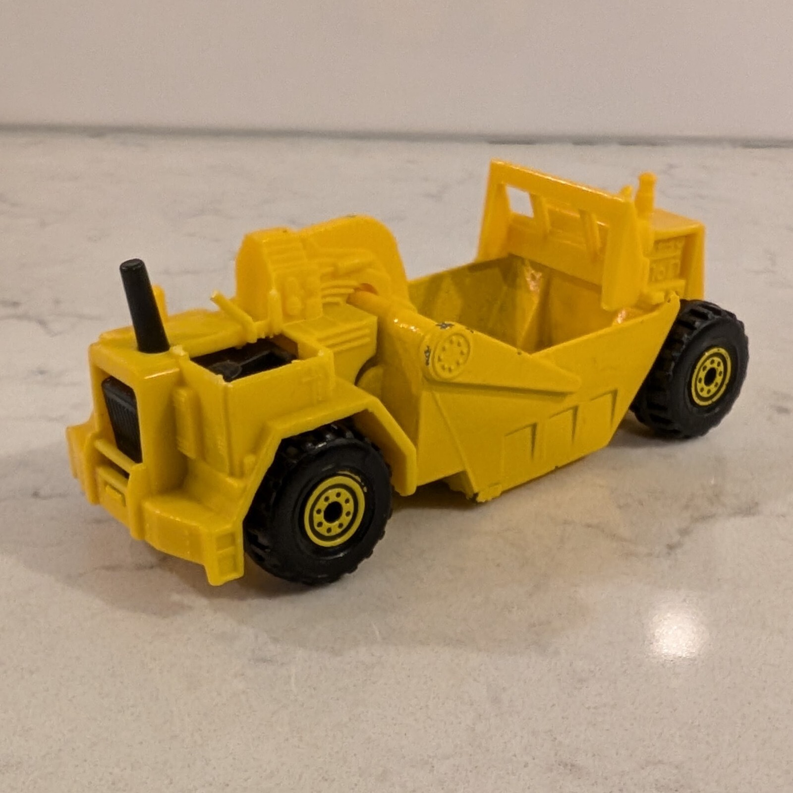 VTG 1980s 1990s Hot Wheels CAT Earth Mover wheel tractor-scraper #3715 DAMAGED
