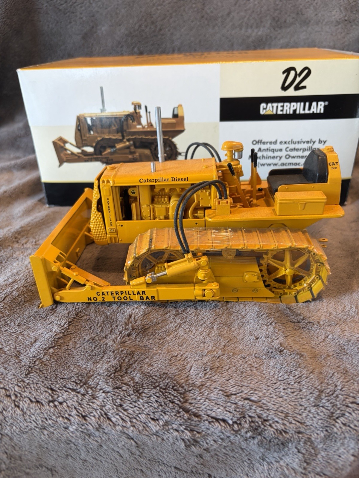 Caterpillar Cat D2 Dozer with Tool Bar Blade – SpecCast 1:16 Scale #CUST782 New