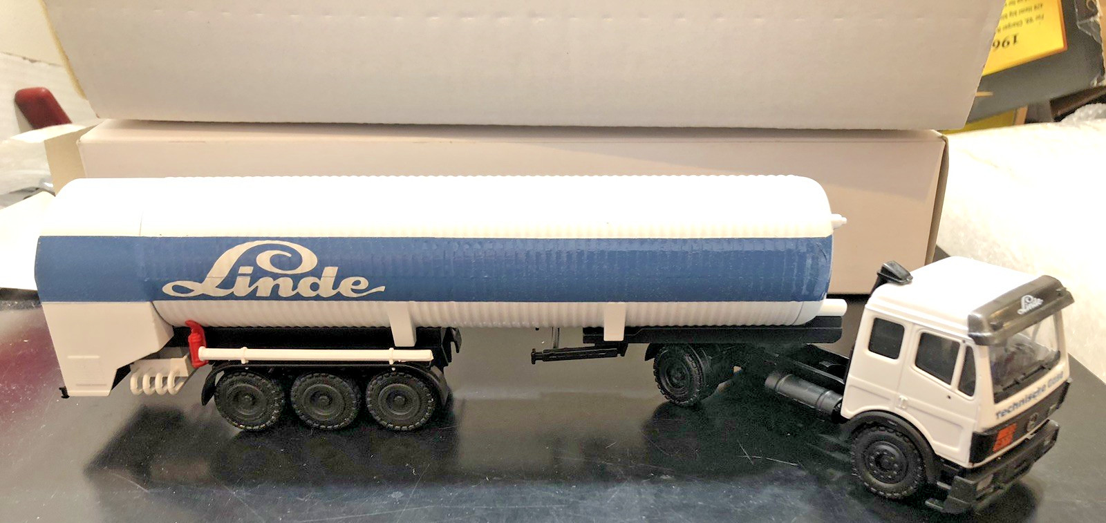Conrad #3027 Mercedes-Benz Truck w/ Linde Gas Tanker Trailer 1:50 Diecast Boxed