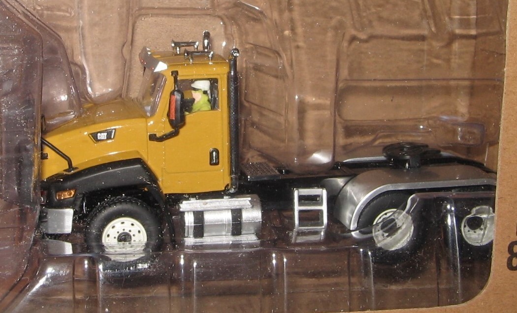 Die-cast Masters 85503 Caterpillar CT660 Daycab Tractor 1/50 Die-cast New MIB