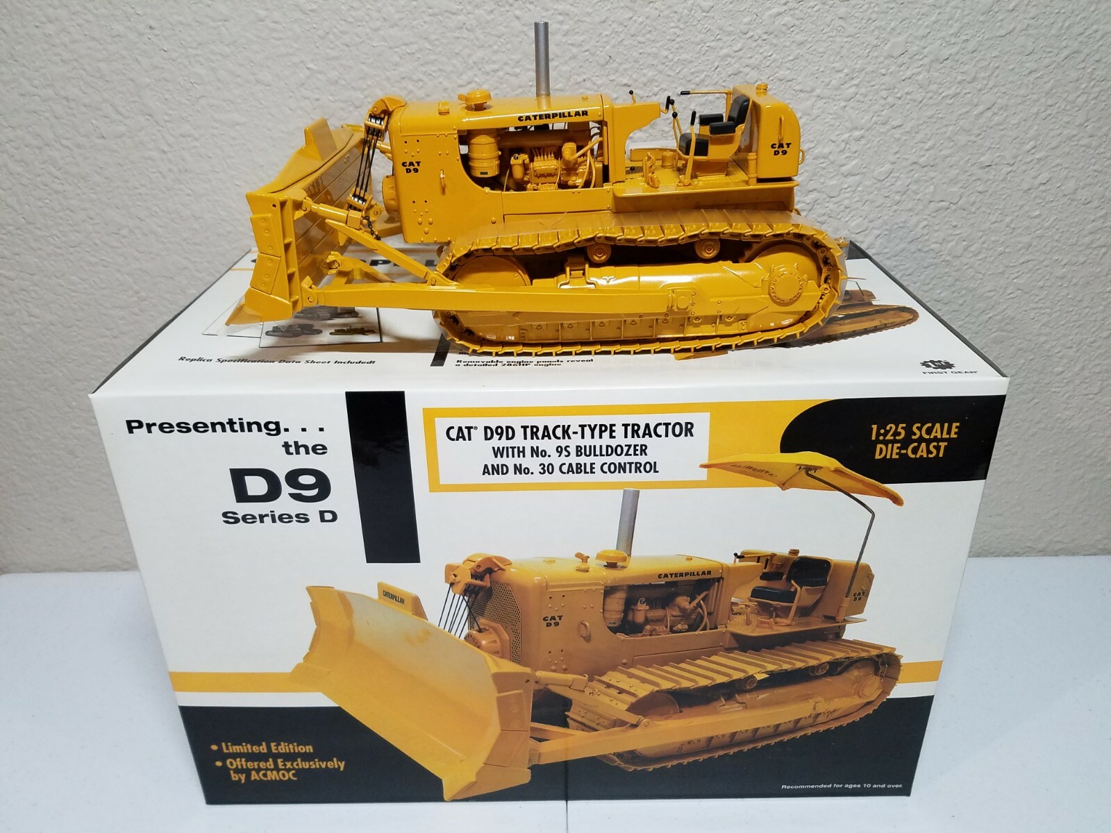 Caterpillar D9 Series D Tractor Cable Blade – First Gear 1:25 Scale #49-0123 New
