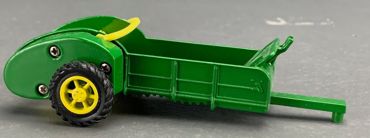 1/43 ERTL Diecast 5654 John Deere Manure Spreader D0067 LZ
