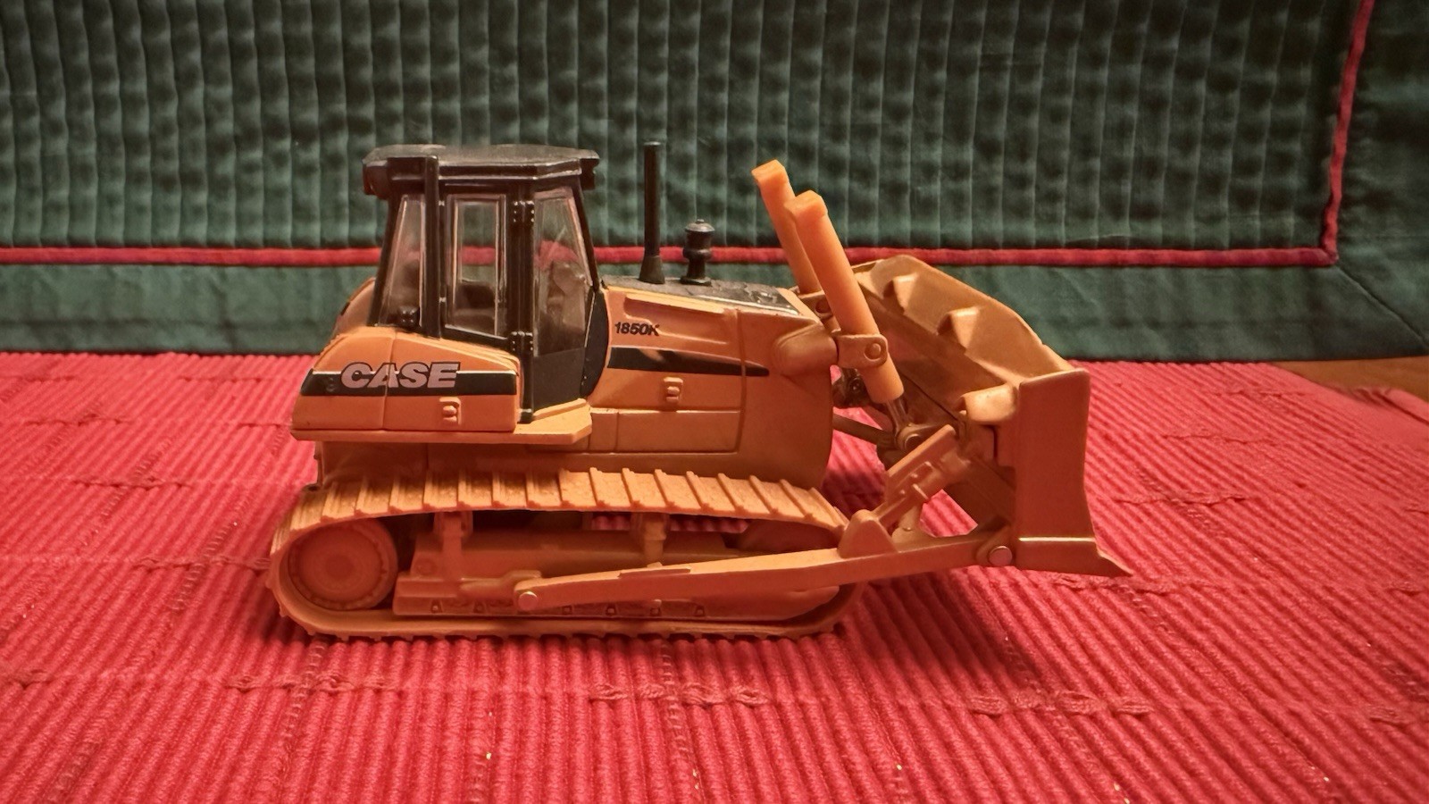 ERTL Case 1850K Construction Series III Crawler Dozer 1:50 Die Cast Diecast