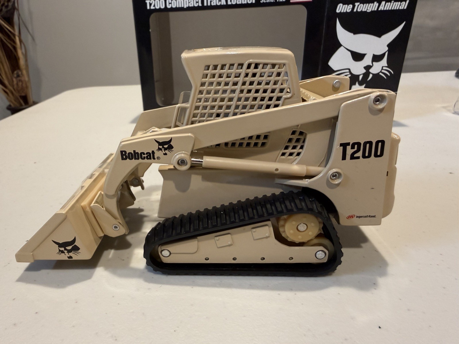 Bobcat T200 Compact Track Loader Desert Military Wan Ho 1:25 Scale #6702736 New