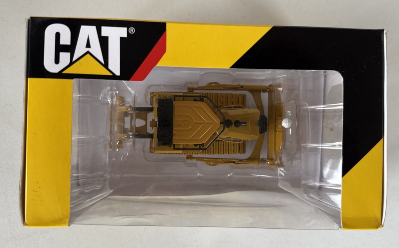 Norscot 55224 CAT D7E Track Type Tractor Electric Drive 1:50 Scale Die Cast