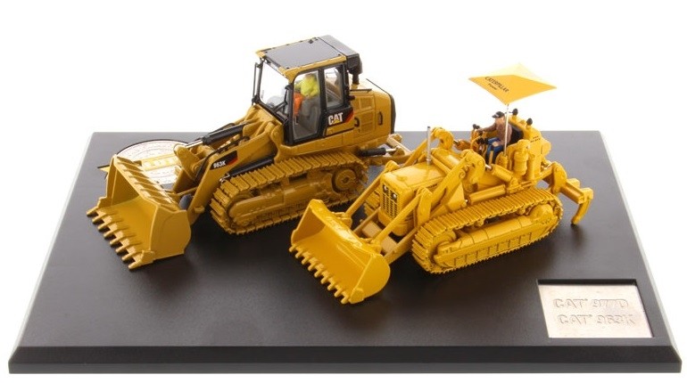 DIECAST MASTERS,Evolution Series set with two CATERPILLAR track loaders the 9…