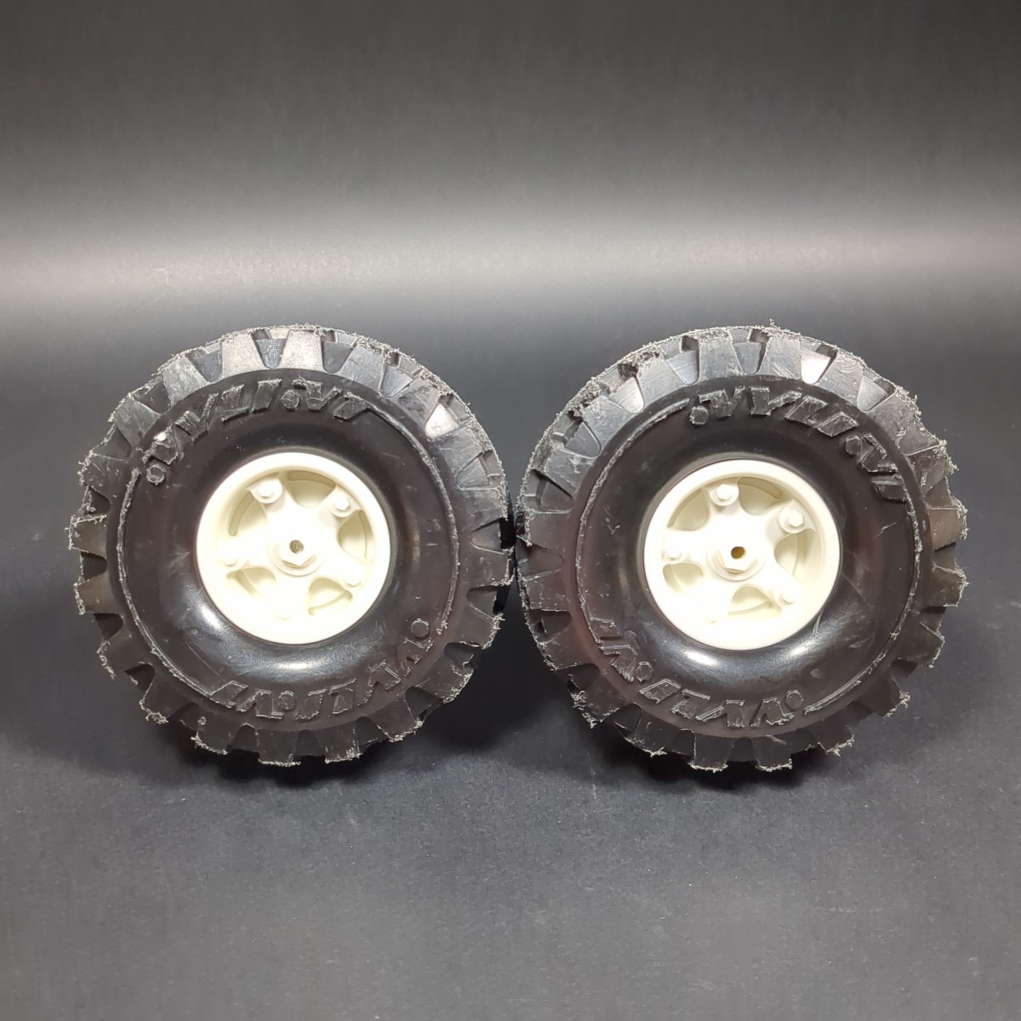 Nylint Michigan Jumbo Crane Axle Assembly Tires Wheels 1970’s White