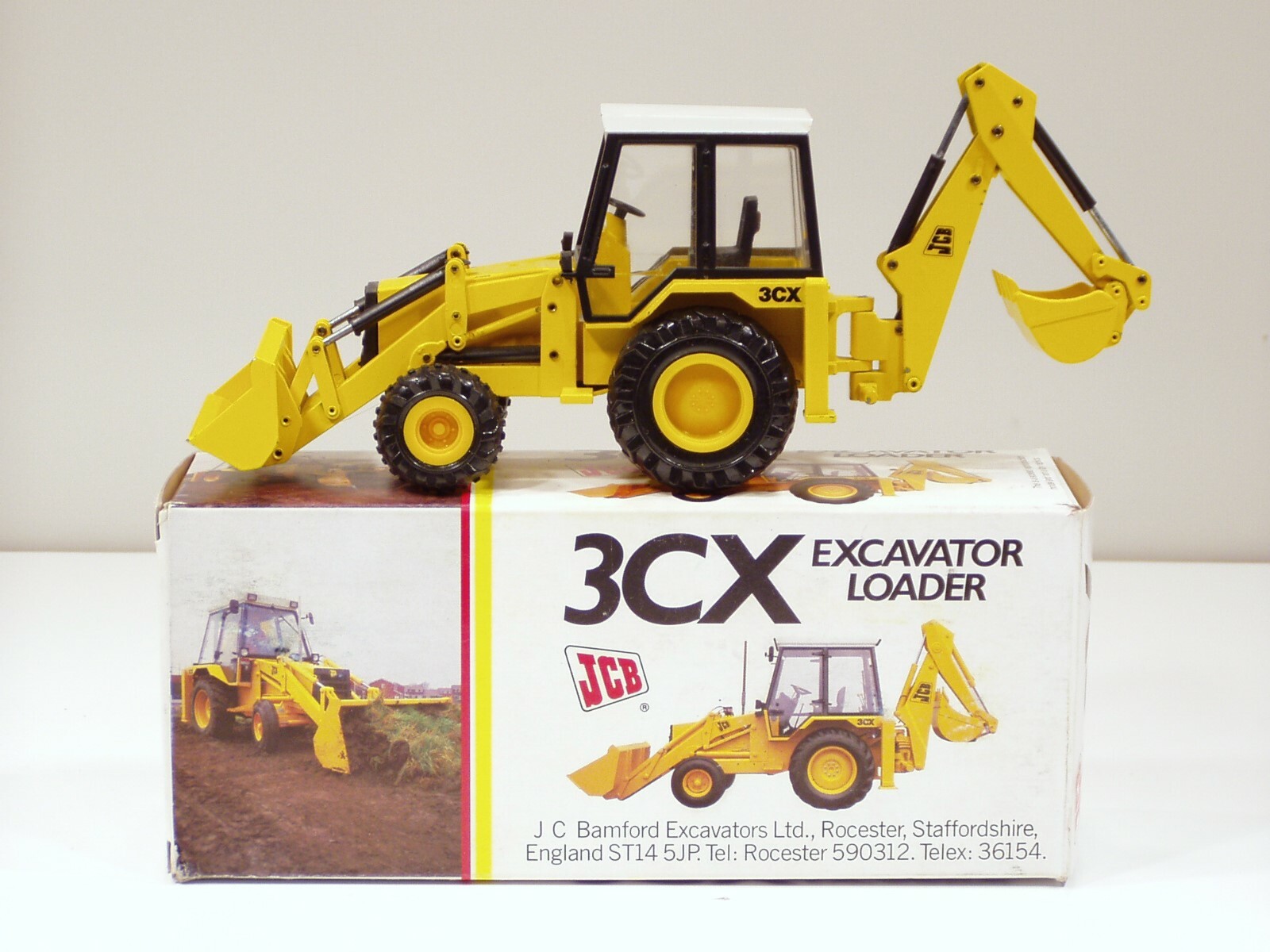 JCB 3CX Backhoe – Black Cab – 1/35 – NZG #277 – N.MIB