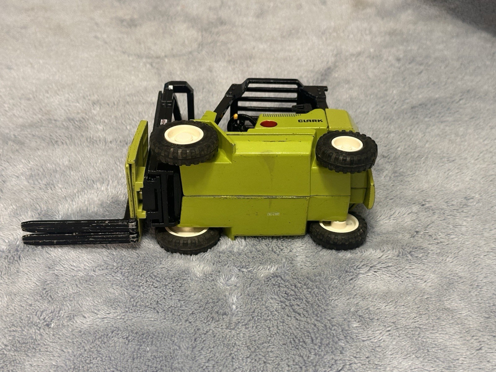 ERTL Clark GPA 20 Forklift Diecast 1:25 Scale Model Lime Green – Used