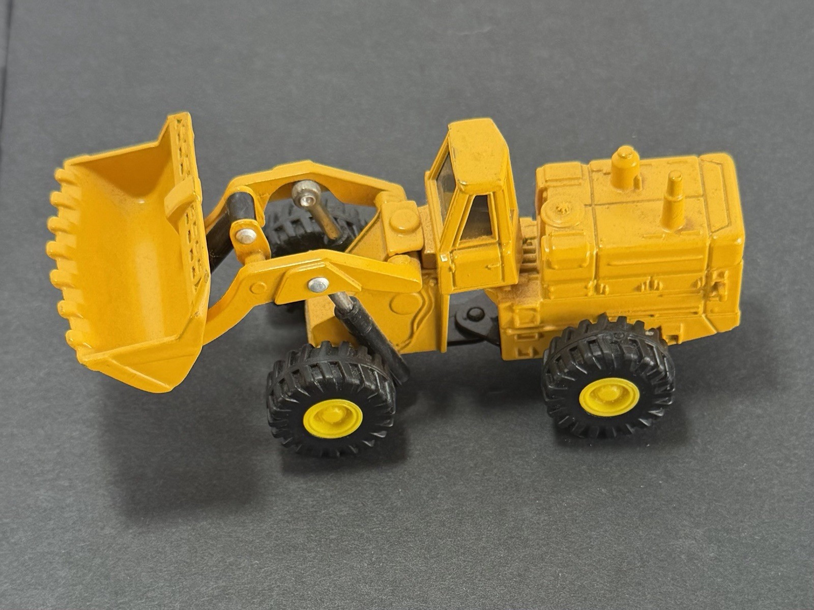 ERTL Wheel Loader 560 – No. 1850 International Harvester Mighty Movers Die Cast