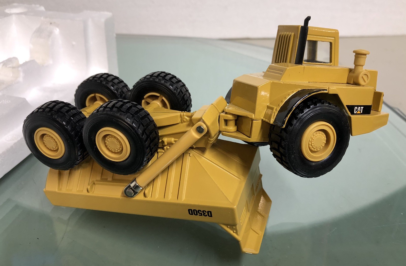 ERTL 2431 CAT D350D Articulated Dump Truck 1:50 Scale Diecast