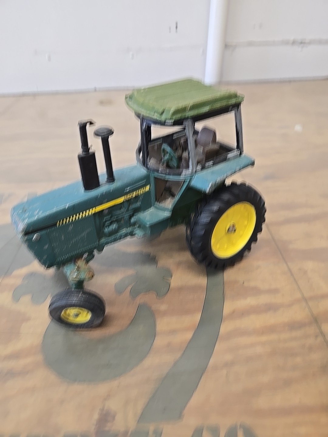 Salty VTG COLLECTIBLE ERTL BIG TRACTOR JOHN DEERE DYERSVILLE IOWA 10x6x7.5″ #22