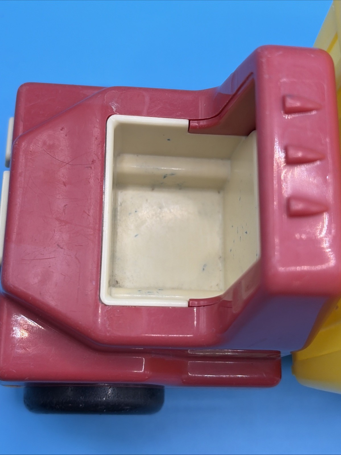 Vintage Tonka Plastic Red Yellow Circus Lion Truck Toy 7” Dump Cage Truck