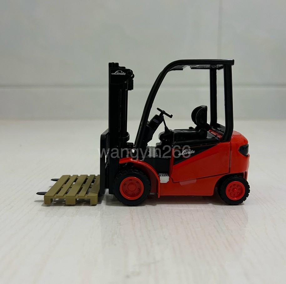 D.E. Linde 1/25 Scale Red Battery Counterbalance Forklift Diecast Model