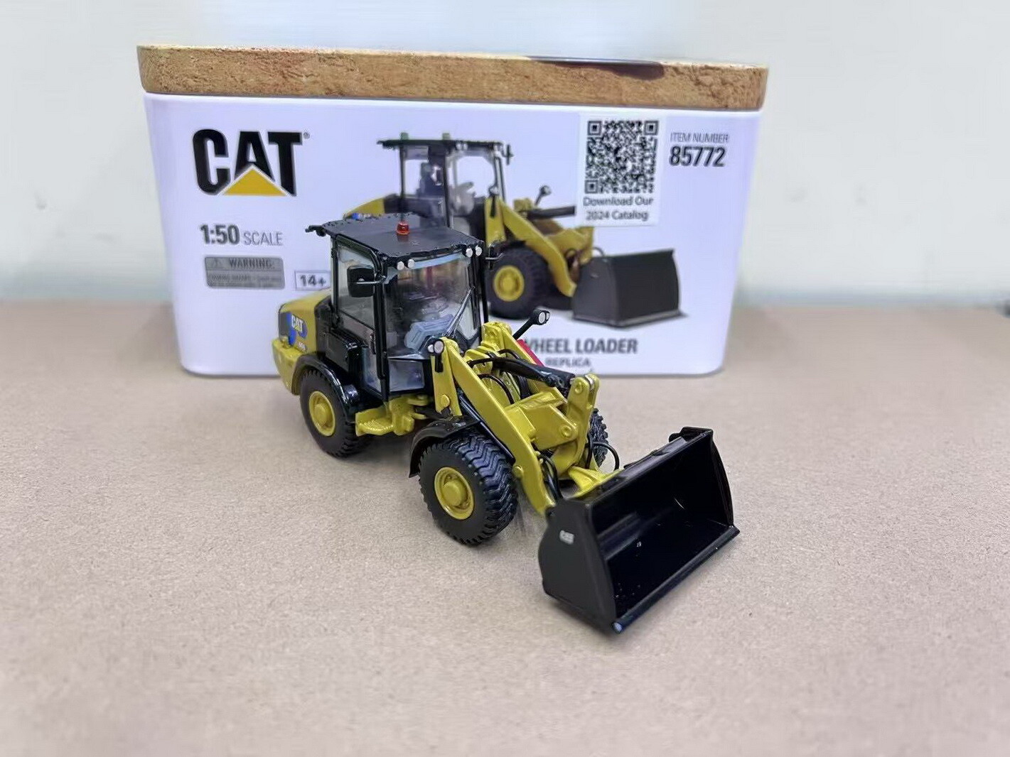 DM 1/50 Scale CAT 906 Compact Electric Wheel Loader Diecast Model Toy 85772