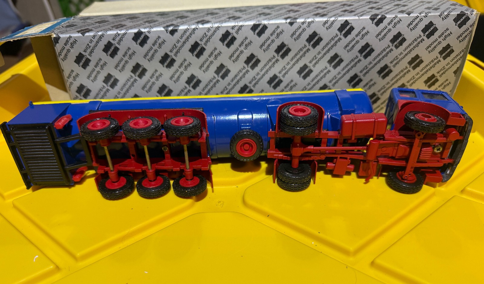 Conrad 3123 MAN Messer Griesheim Cryogenic Gas Tanker Truck Toy 1/50