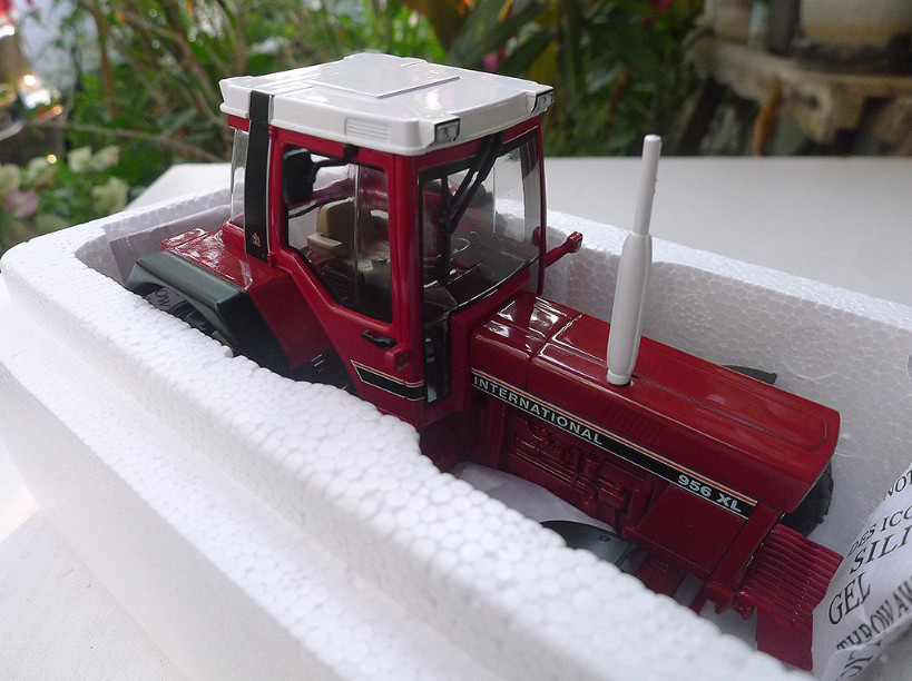 1:32 SCHUCO International 956 XL Tractor Farm Agricultural Machine Diecast Model