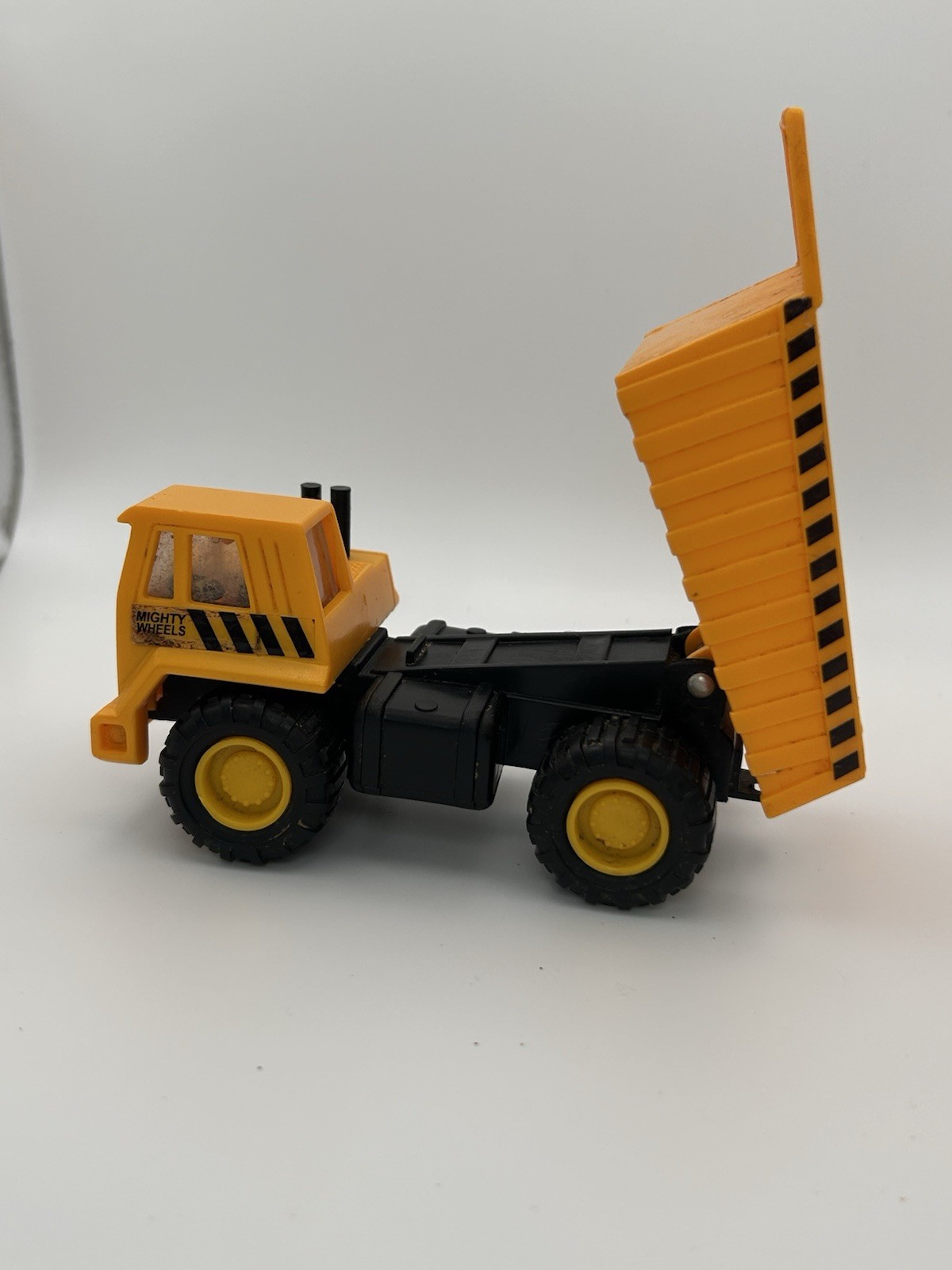 Vintage SOMA 1998 Mighty Wheels Die Cast Yellow Dump Construction Truck 1:64 Toy