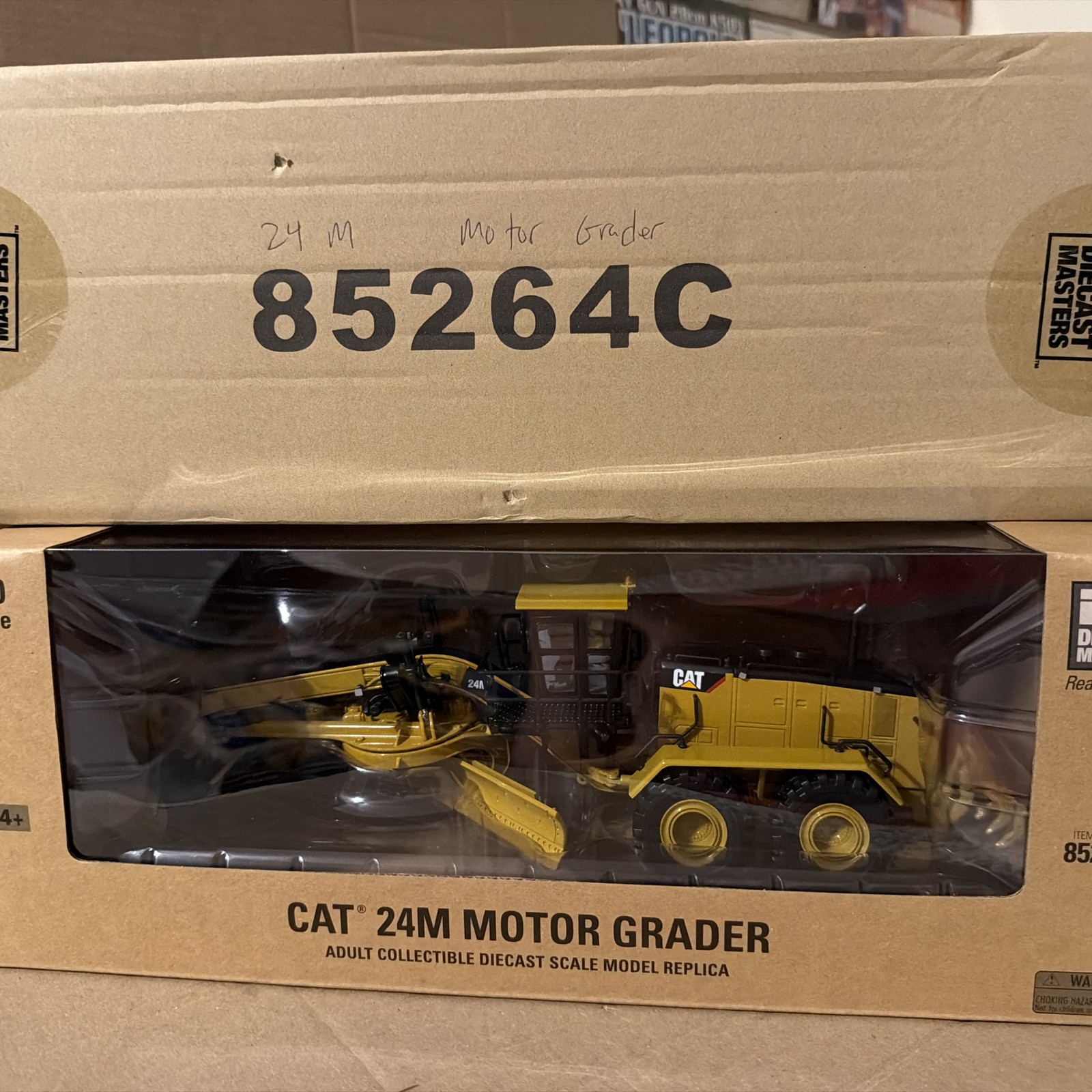 NEW Cat 24M Motor Grader 1:50 Scale Diecast Masters Core Classics 85264c