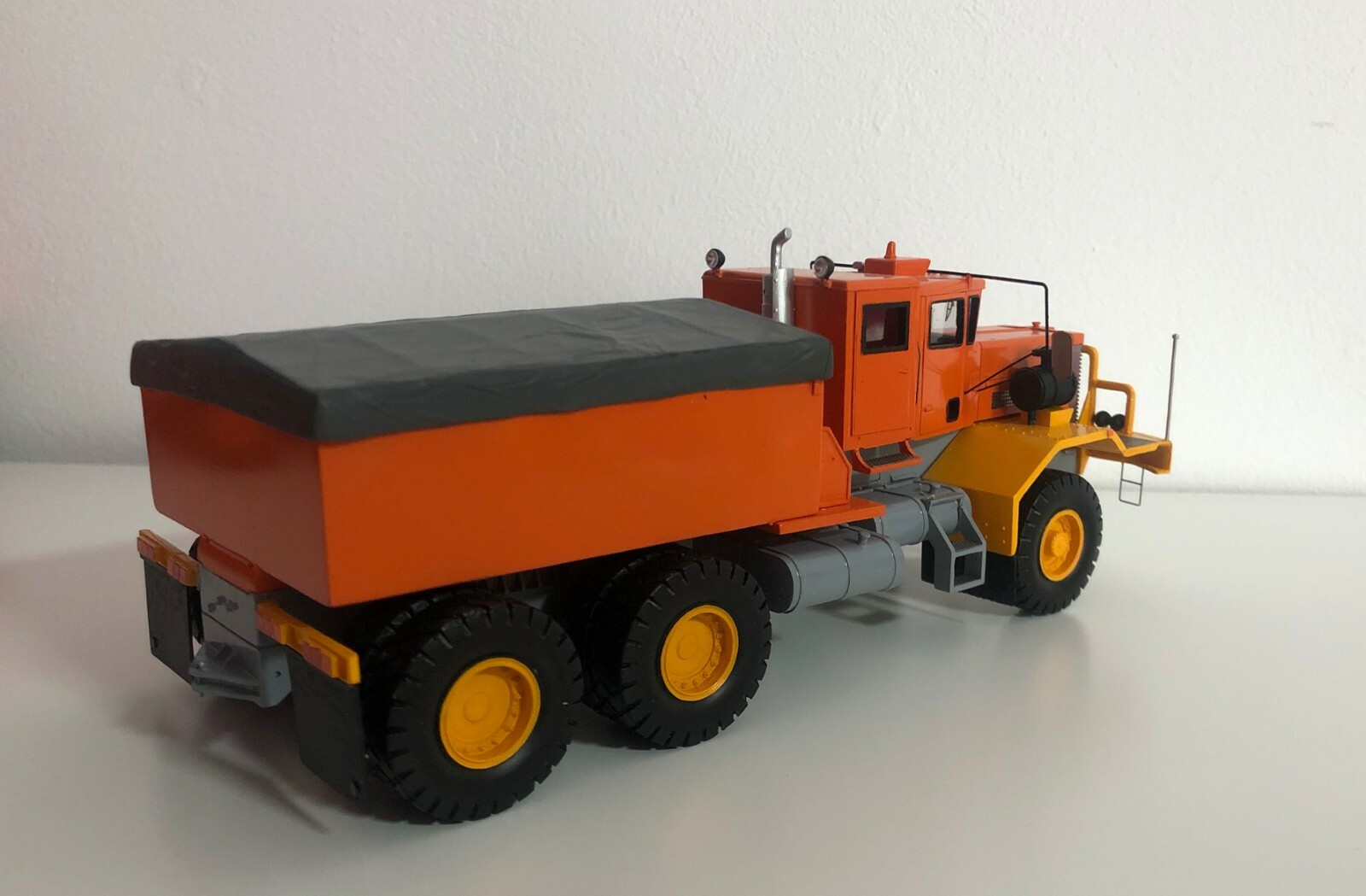 Resin 1/50 Oshkosh J30120 6×4 Transpesa Della Volpe – Built by Fankit Models