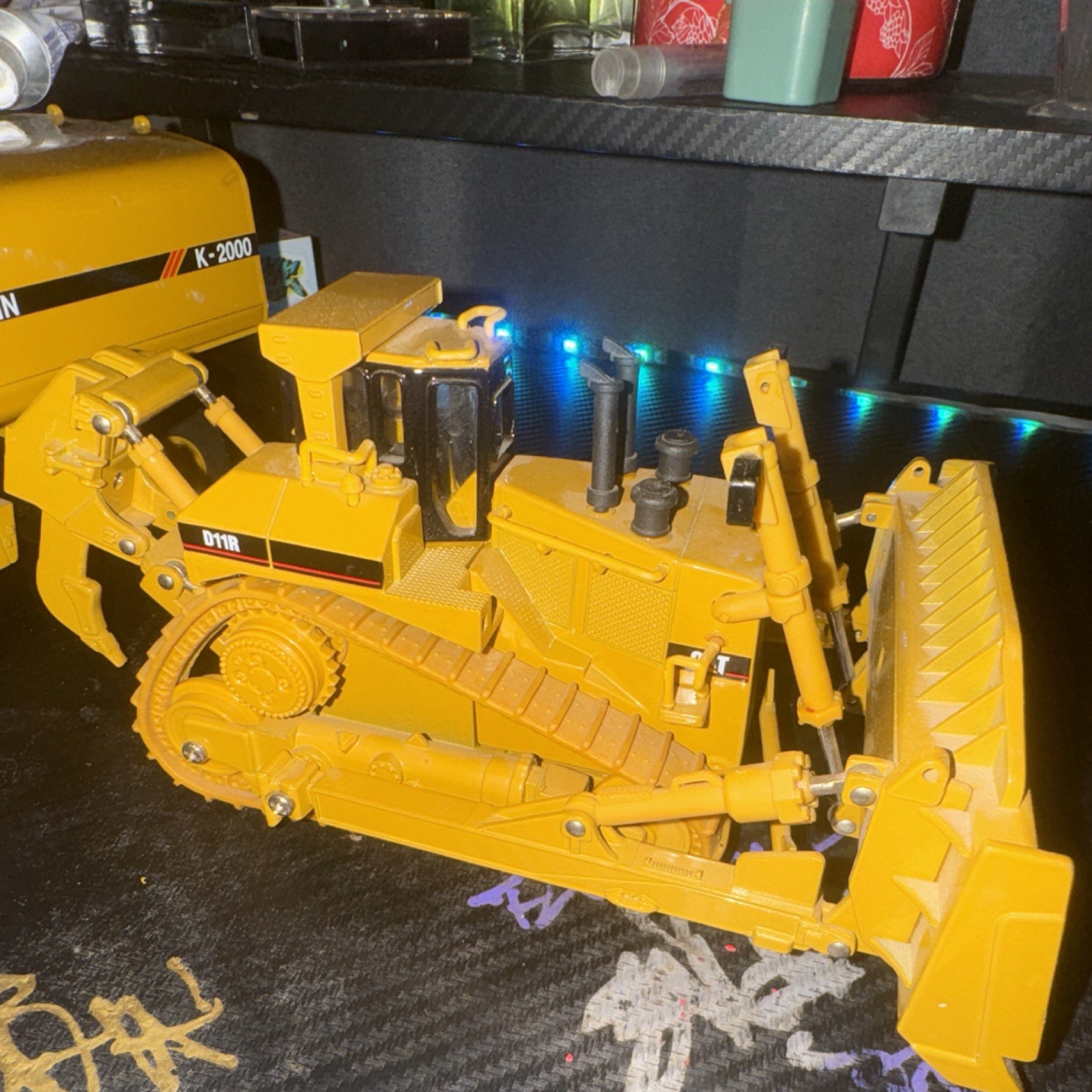 Caterpillar CAT D11R Dozer 1:50 Diecast Model, Yellow, Detailed (55185)