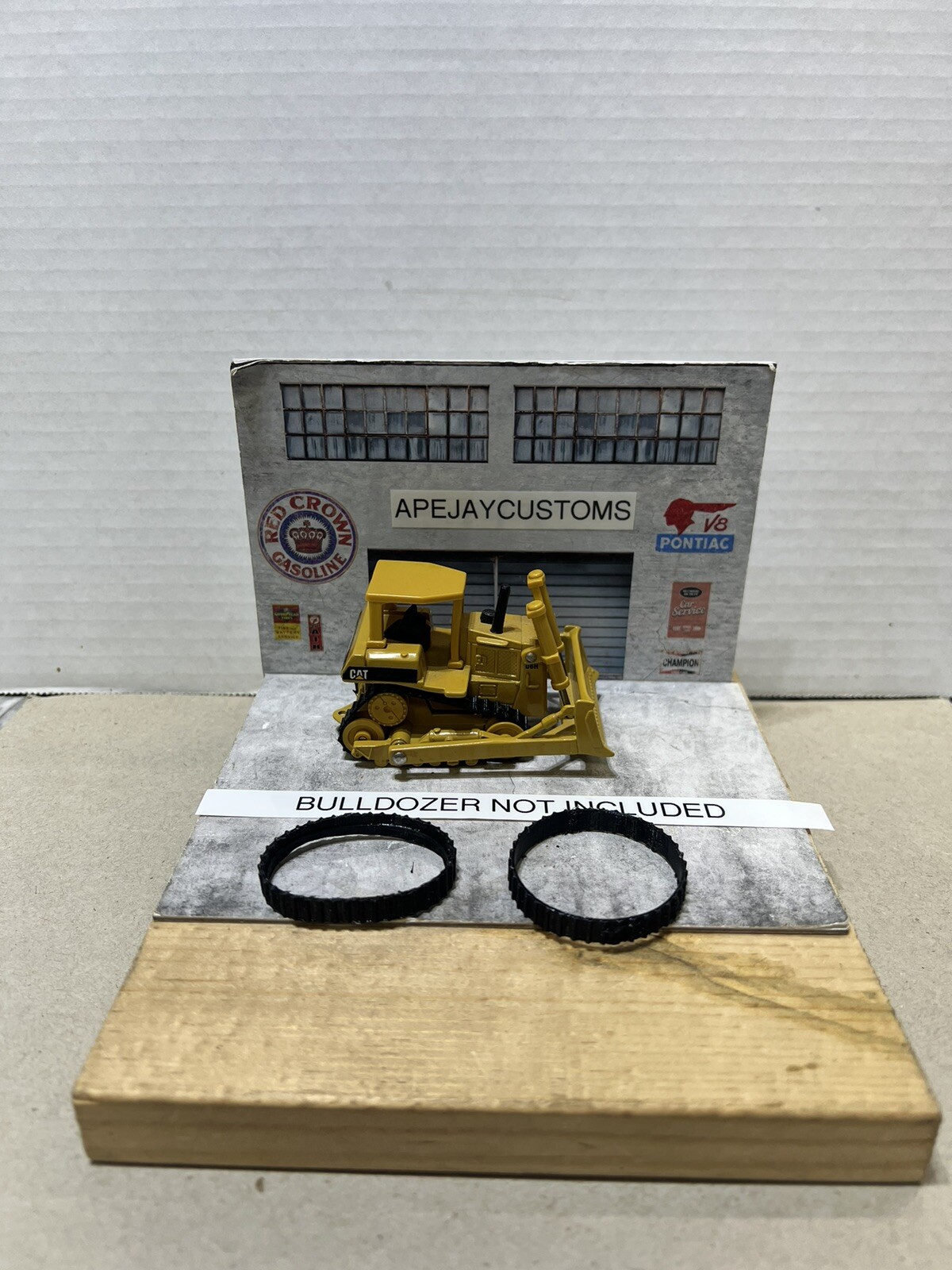 ERTL Caterpillar D6h bulldozer replacement tracks (DOZER NOT INCLUDED)